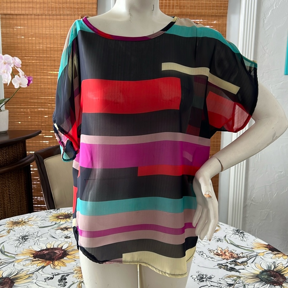 Color blocked top.  Size XL